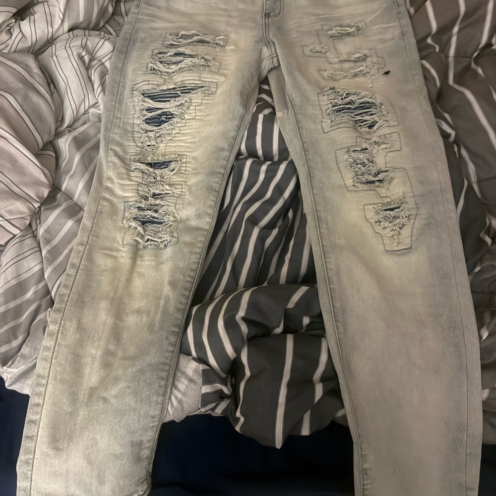 Ripped style skinny jeans size 34 worn once